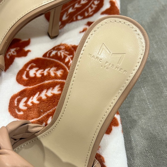 NWT Marc Fisher Heeled Sandals - Picture 3 of 4
